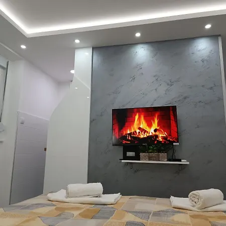Grey 4 Apartment *